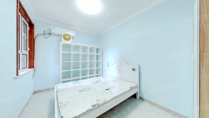 业主诚意出售 南向装修两居 楼层和采光不错的-卧室A