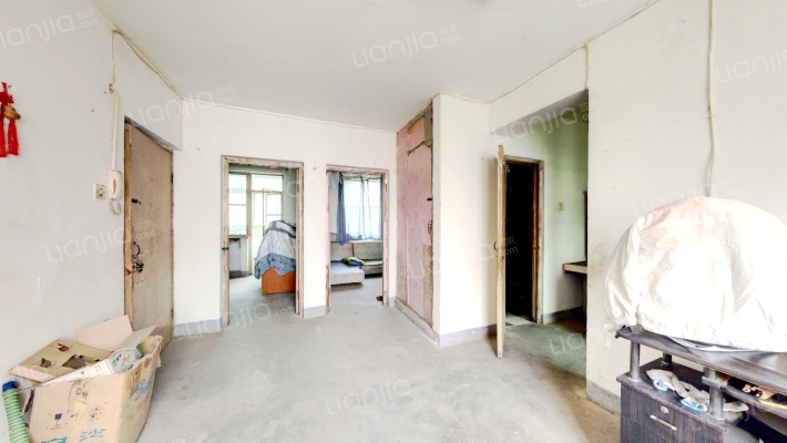 本房所在社区大约30栋楼，园林社区，有健身器材和滑梯-客厅