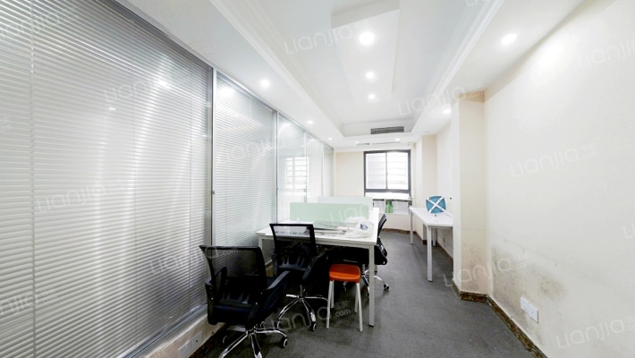汽博新科国际住宅性质的办公装修跃层，业主诚心出售-卧室B