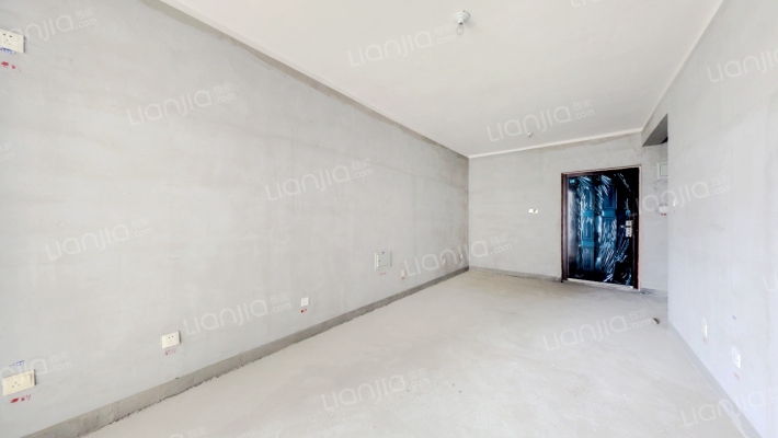 出售天伦湾小区，落地窗，集中供暖，环境优美二居室。-客厅