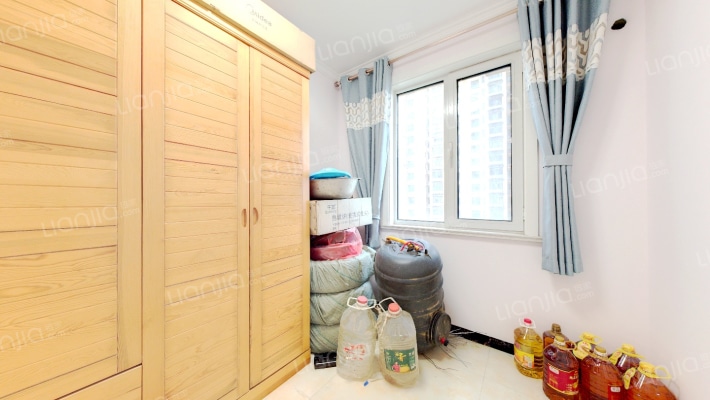 东兴北街 香邑溪谷四居室 户型通透 电梯房-卧室C