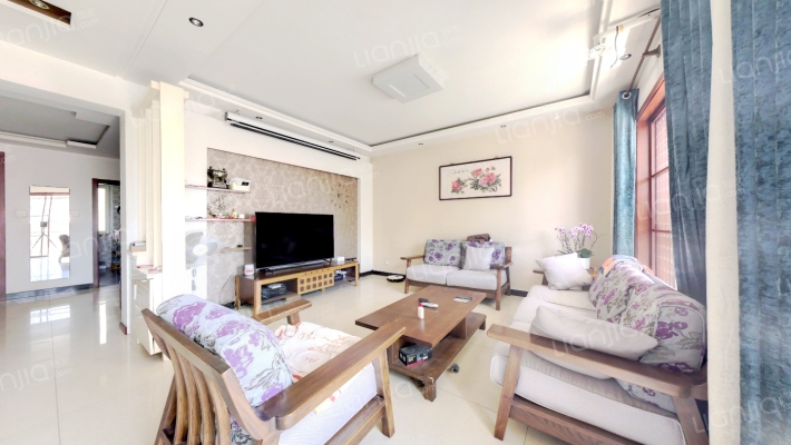 联排别墅，上下两层，全天采光，房本满五-客厅