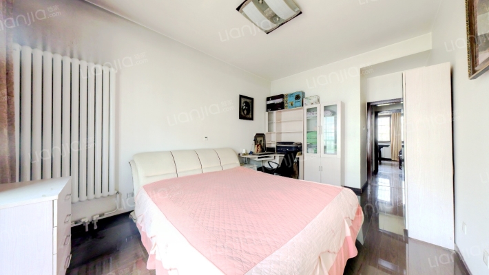 市区精装修的独栋别墅，带大院子-卧室D