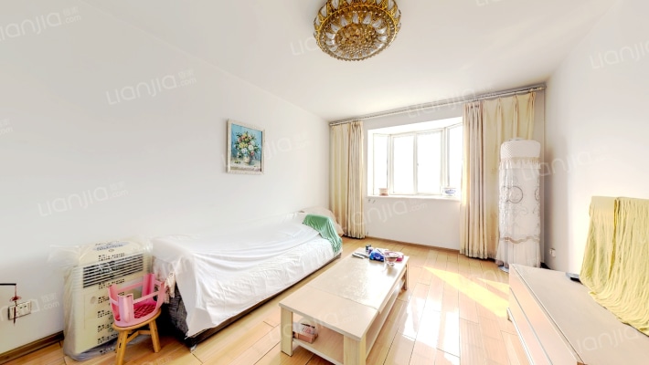 此房满五唯一,南北通透,户型方正,自住装修,板楼-客厅