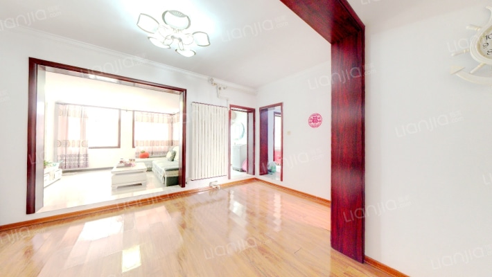 南北通透两居室，带露台，业主诚心出售，价格可议-客厅