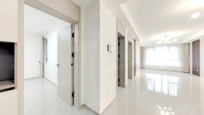 此房南向三居室，好位置，自住硬装-客厅