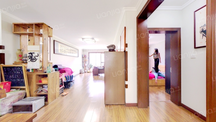 高铁新小区，环境好，中间楼层，采光视野好-客厅