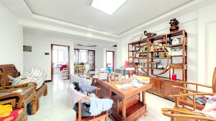 惠友万悦城精装修三居室中间楼层南北通透户型方正-客厅