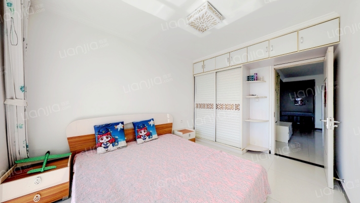 东南两居，视野宽阔，中间层 全天采光，精装-卧室A