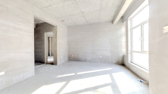 交通便利，绿化好，配套高尔夫球场-客厅