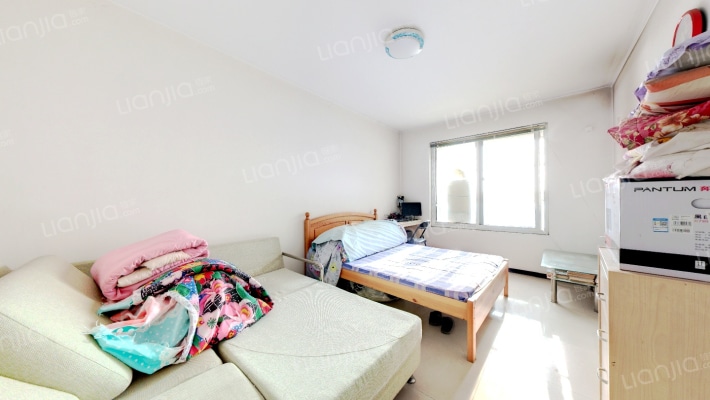 一层带小院，中等装修3居，集中供暖-卧室B