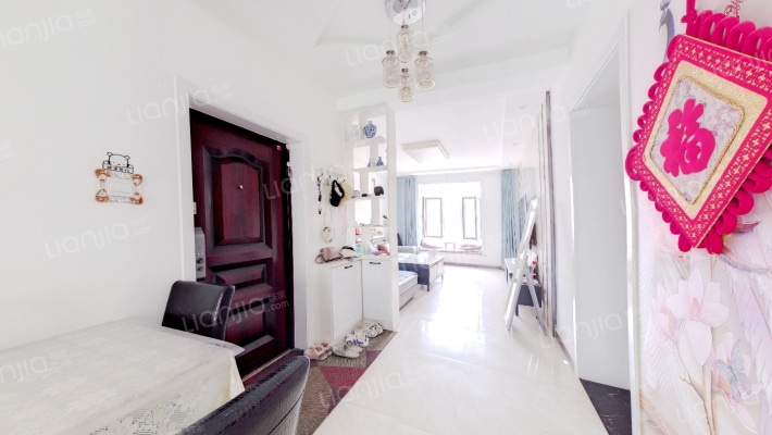 六层板楼，户型方正，中间楼层 南北通透-客厅