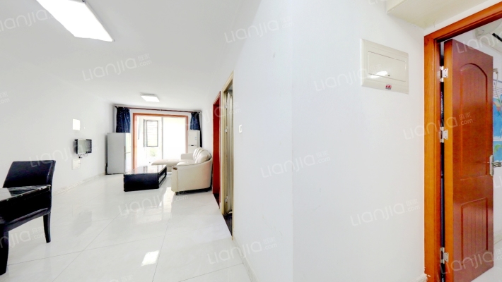 业主诚意出售 南向两居 房本满-客厅