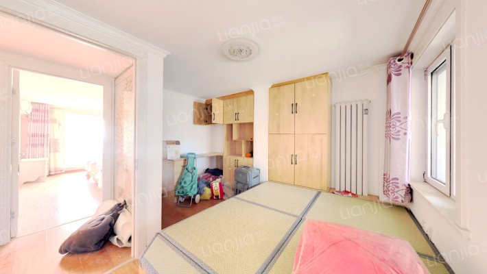 此房南北 向 带装修 4居 上下两层 75平+75平-卧室D