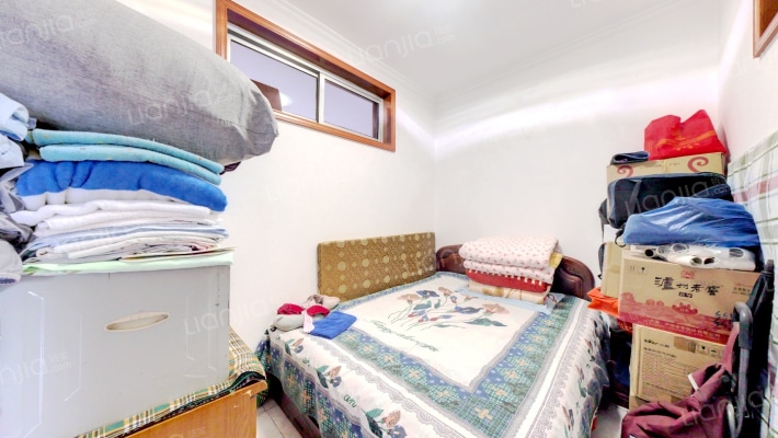 此房房本满五唯一，中直单位物业保障，社区成熟-卧室C