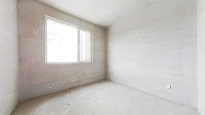 南北通透三居室，毛坯房随意装修，钻石商圈交通便利。-卧室A