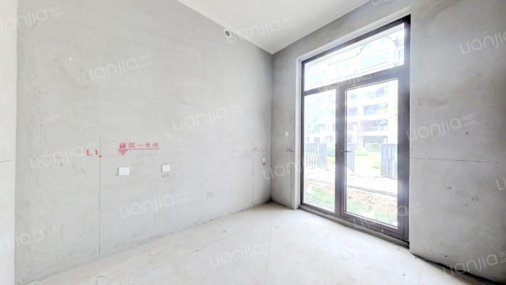 天伦湾凤麟府下跃好楼位，采光好-卧室A