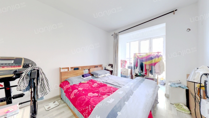 万悦城南北通透三居室带装修诚意出售-卧室B