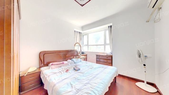 一层带院 东边户 精装修 眀厨卫 主卧转角窗 满二-卧室C