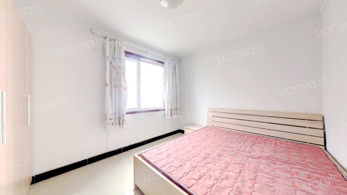 此房电梯房，户型方正，采光充足。-卧室