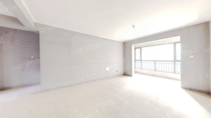 天伦湾一期大三居双卫 毛坯随心装 房本马上满二-客厅