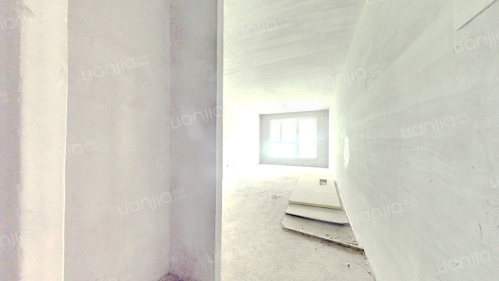 房子是四居室，是一个下跃，南北通透-客厅B