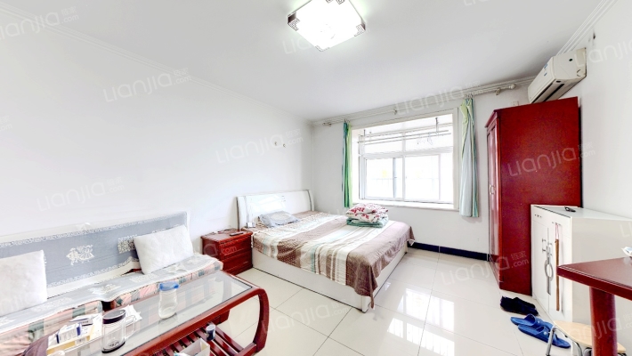 此房电梯房，中间楼层，采光充足-卧室