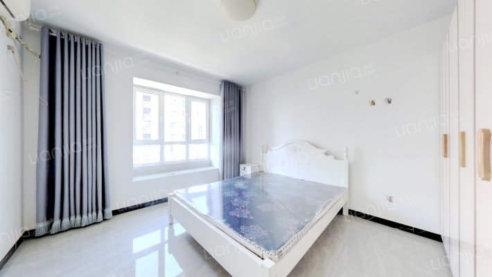 华融洋房，南北通透3居室，房本满两年-卧室C