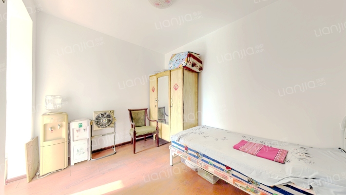 全阳两居，户型方正，中间楼层，花园小区，封闭管理-卧室B