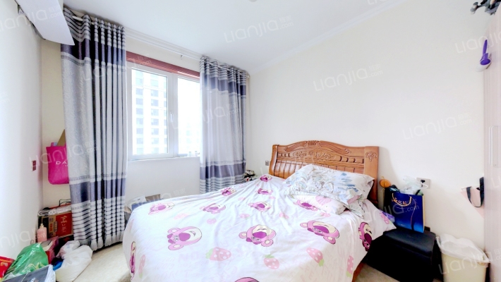 此房是精装修的，中高楼层全天采光-卧室B