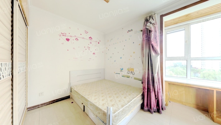 好户型，好楼层三居室，中等装修，位置，楼层很好。-卧室A