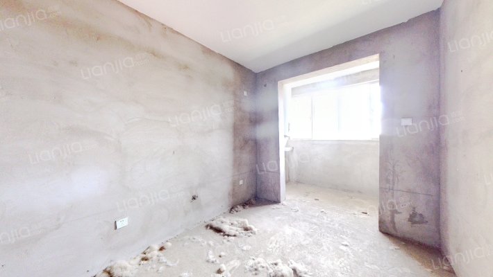 集中供暖，6跃7，上下两层，带露台，有钥匙随时看房-卧室B