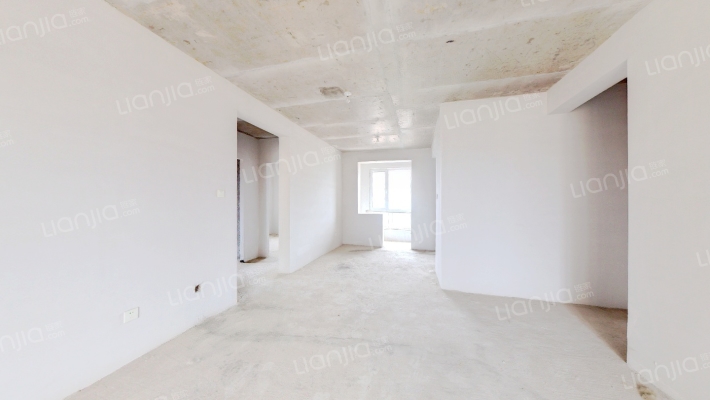 南北双通透大三居，毛坯房 可随时装修 房本满二-客厅