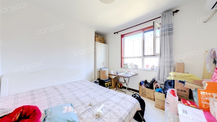 业主急售，南北通透大三居，采光充足，位置好-卧室B