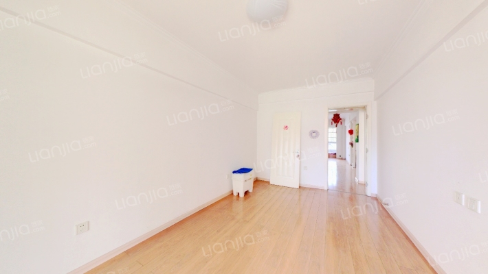 838沿线，精装修三居，中间楼层。房本满五税费低-卧室B