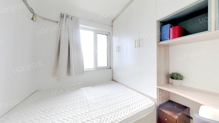 此房房本在手 房龄新 一梯两户布局 南北通透-卧室B