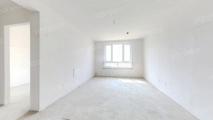 德信公园北侧 翡翠滨江 三居室 中高层 户型方正-客厅