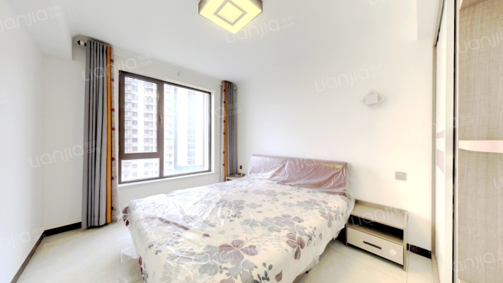 满二，南北通透，中高楼层，经抓捕、精装 明卫-卧室A