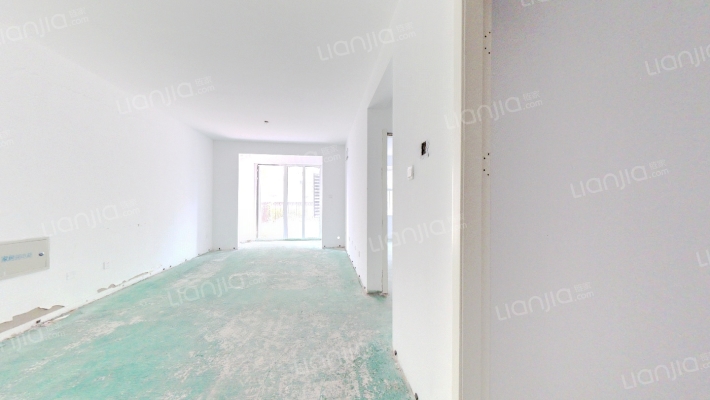 此房一层带小院 配套设施齐全 交通便利。-客厅