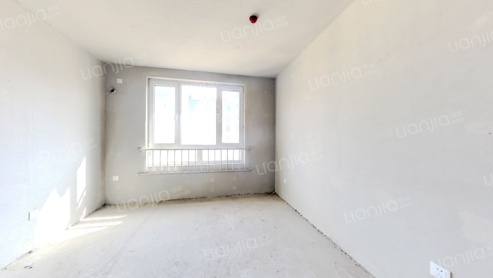 德信公园 北侧 东南向 中高层 满二-卧室C