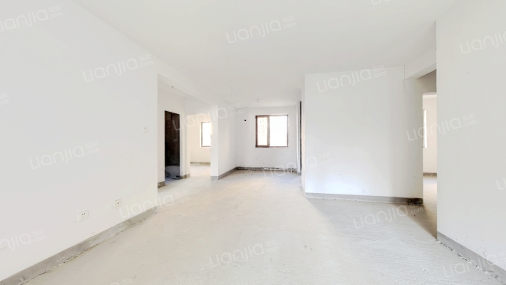 一层带大花园，西边户采光好。业主诚意出售。-客厅