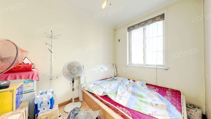 南北通透三居，中间楼层拎包入住-卧室C