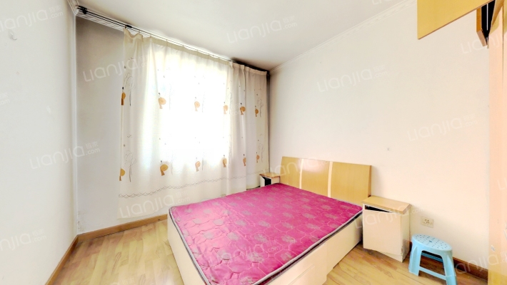 开发区政法街南北两居，房本满五不唯一。-卧室A