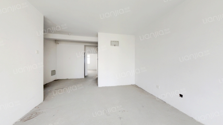 房本满五 中间楼层 采光充足 三居室-客厅