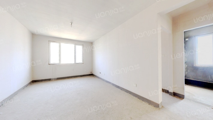 水岸花城明厨明卫南北通透毛坯三居-客厅