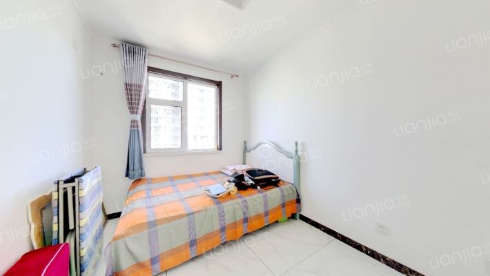 此房中间楼层的采光好， 精装修产证已满二年-卧室B