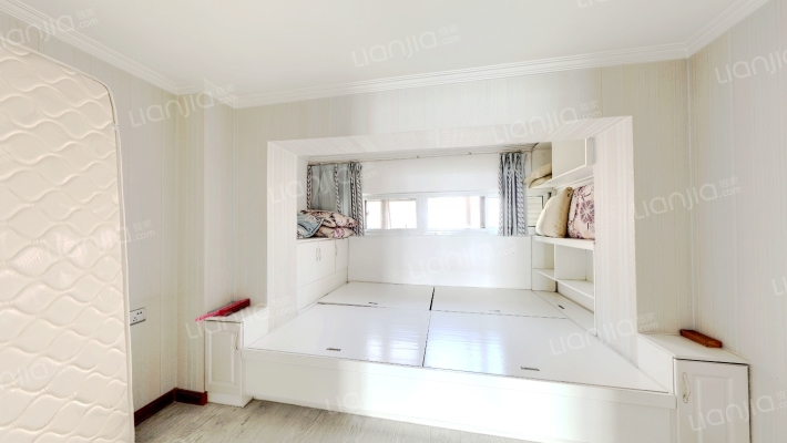 精装 买一层多一层 看房有钥匙-卧室B