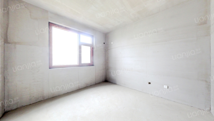 此房南北通透格局  房主诚心出售 交通便利。-卧室C