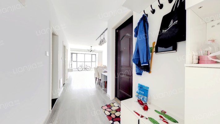 华融现代城南北通透三居室，可贷款。。。。。-客厅