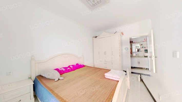 六层板楼，户型方正，中间楼层 南北通透-卧室A